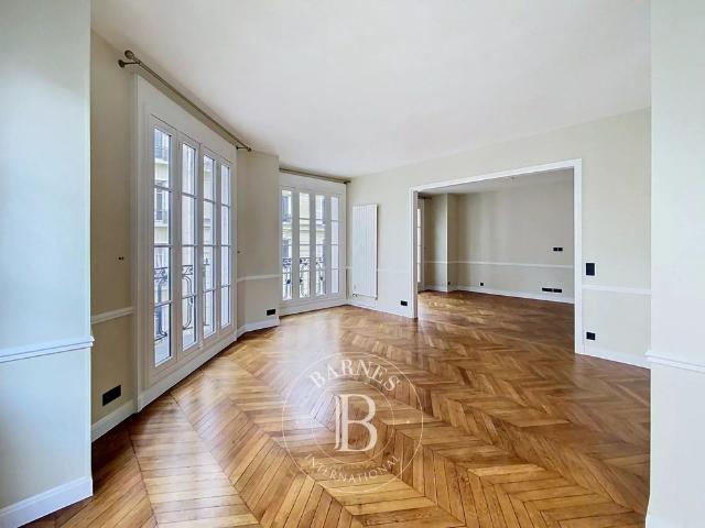Tout savoir sur cet appartement dans le quartier La Plaine des Sablons, à Neuilly sur Seine