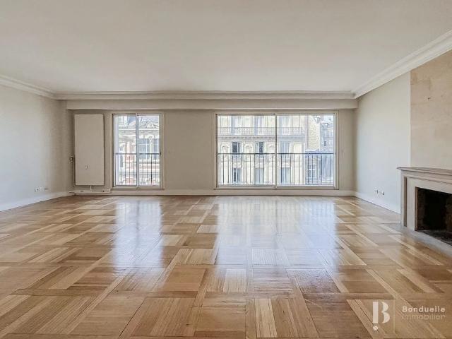 Tout savoir sur cet appartement dans le quartier Legendre Lévis, à Paris 17ème