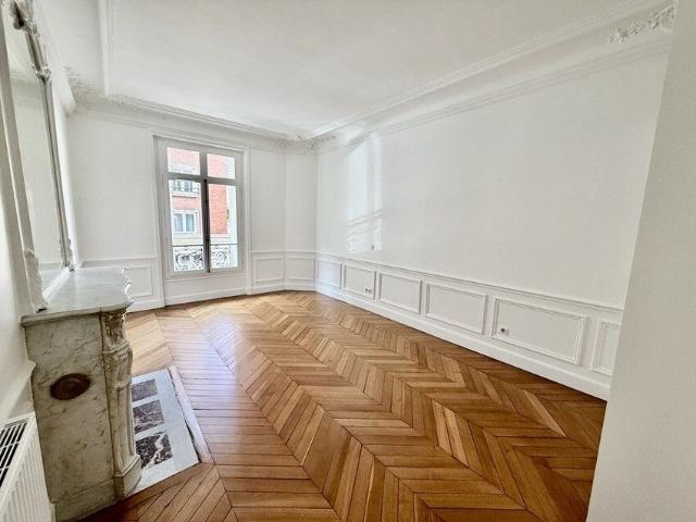 Tout savoir sur cet appartement dans le quartier Legendre Lévis, à Paris 17ème