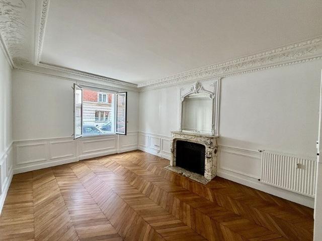 Tout savoir sur cet appartement dans le quartier Legendre Lévis, à Paris 17ème