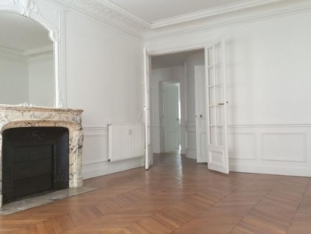 Tout savoir sur cet appartement dans le quartier Legendre Lévis, à Paris 17ème