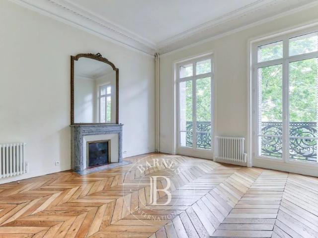 Tout savoir sur cet appartement dans le quartier Monnaie, à Paris 6ème