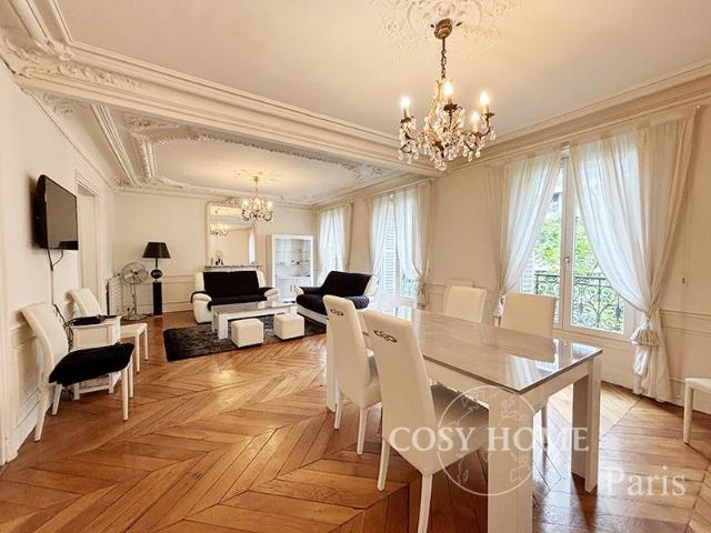 Tout savoir sur cet appartement dans le quartier Montmartre, à Paris 18ème