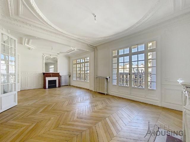 Tout savoir sur cet appartement dans le quartier Montmartre, à Paris 18ème