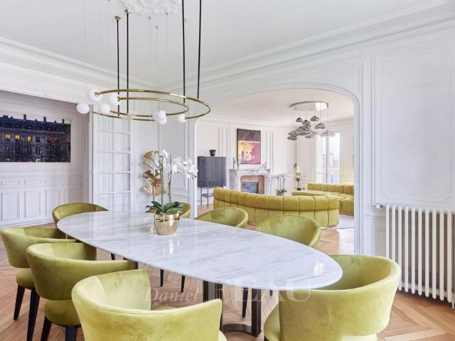 Tout savoir sur cet appartement dans le quartier Mairie, à Paris 8ème