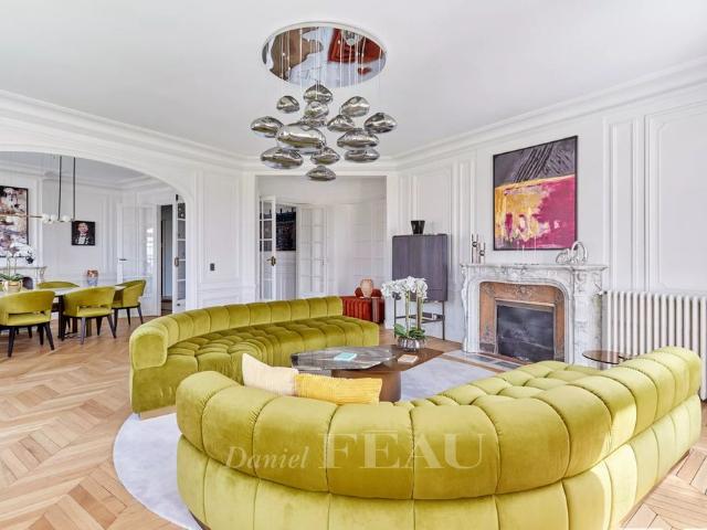 Tout savoir sur cet appartement dans le quartier Mairie, à Paris 8ème