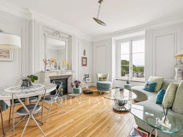 Tout savoir sur cet appartement dans le quartier Mairie, à Paris 8ème