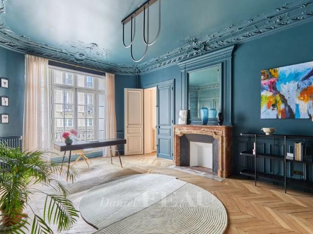 Tout savoir sur cet appartement dans le quartier Mairie, à Paris 8ème
