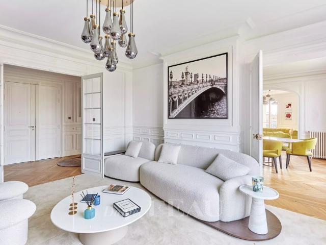 Tout savoir sur cet appartement dans le quartier Mairie, à Paris 8ème