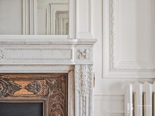 Tout savoir sur cet appartement dans le quartier Mairie, à Paris 8ème