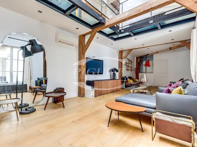 Tout savoir sur cet appartement dans le quartier Mairie, à Paris 8ème