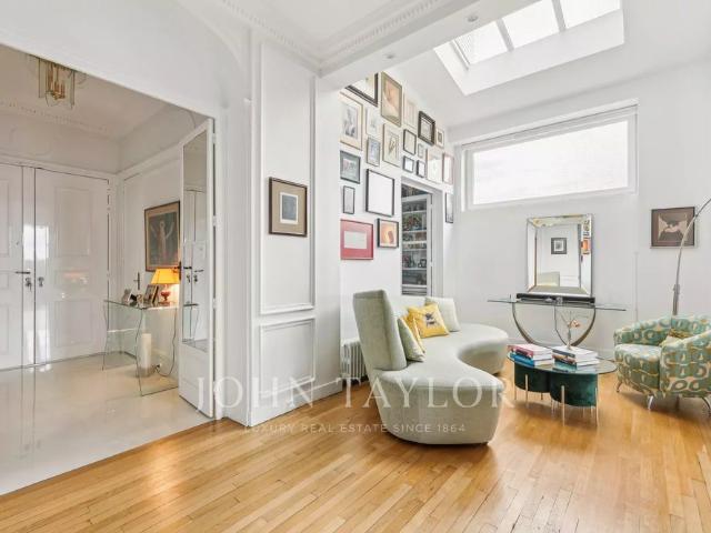 Tout savoir sur cet appartement dans le quartier Mairie, à Paris 8ème