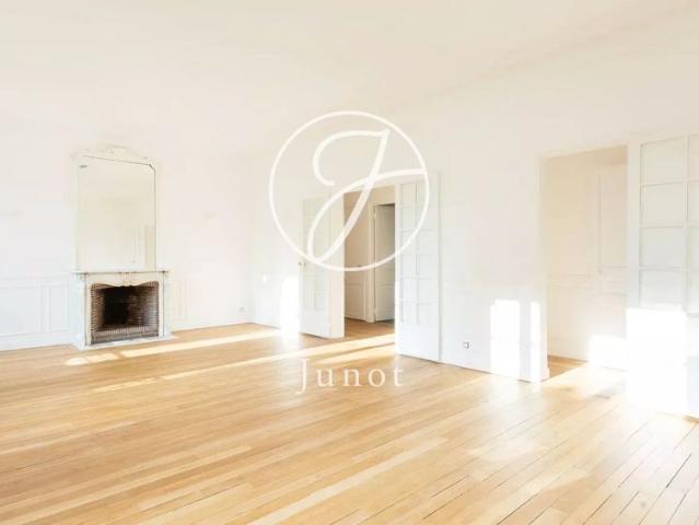 Tout savoir sur cet appartement dans le quartier Muette Nord, à Paris 16ème