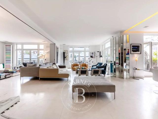 Tout savoir sur cet appartement dans le quartier Notre Dame des Champs, à Paris 6ème