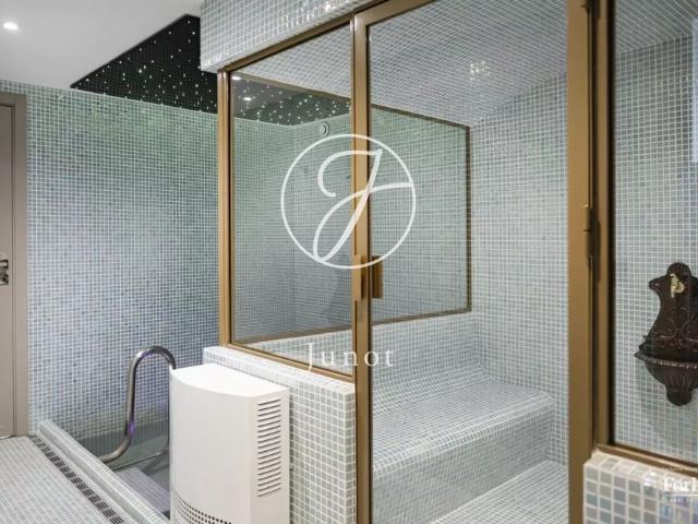 Tout savoir sur cet appartement dans le quartier Saint Germain des Prés, à Paris 6ème