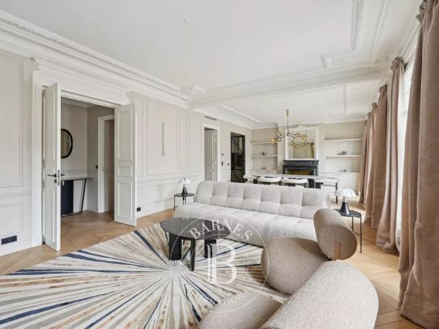 Tout savoir sur cet appartement dans le quartier Saint Germain des Prés, à Paris 6ème