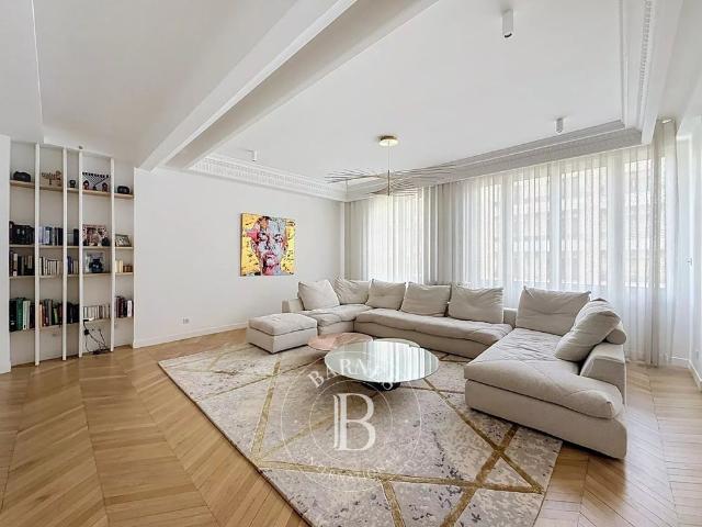 Tout savoir sur cet appartement dans le quartier Saint James Général Koenig, à Neuilly sur Seine