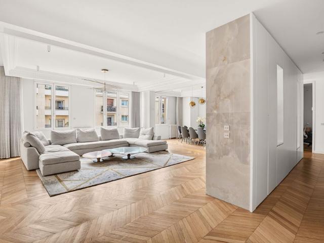 Tout savoir sur cet appartement dans le quartier Saint James Général Koenig, à Neuilly sur Seine