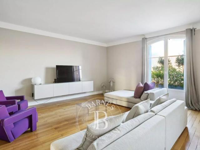 Tout savoir sur cet appartement dans le quartier Saint James Général Koenig, à Neuilly sur Seine