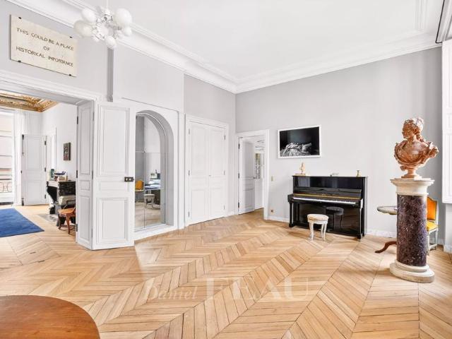 Tout savoir sur cet appartement dans le quartier Saint Louis, à Versailles