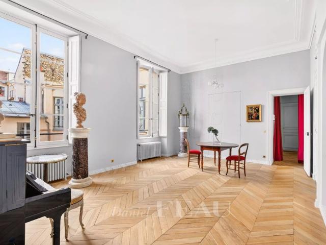 Tout savoir sur cet appartement dans le quartier Saint Louis, à Versailles