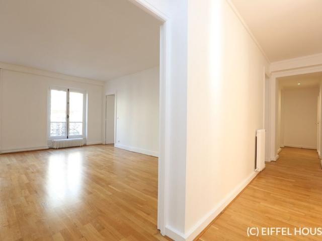Tout savoir sur cet appartement dans le quartier Saint Philippe du Roule, à Paris 8ème