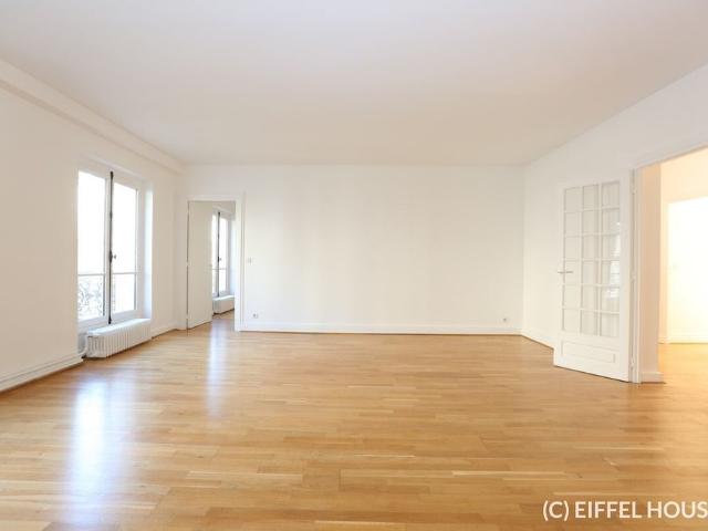 Tout savoir sur cet appartement dans le quartier Saint Philippe du Roule, à Paris 8ème