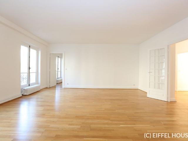 Tout savoir sur cet appartement dans le quartier Saint Philippe du Roule, à Paris 8ème