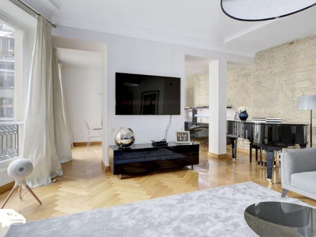 Tout savoir sur cet appartement dans le quartier Saint Philippe du Roule, à Paris 8ème
