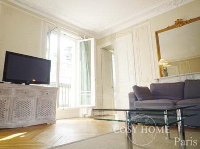 Tout savoir sur cet appartement dans le quartier Saint Philippe du Roule, à Paris 8ème