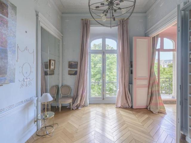 Tout savoir sur cet appartement dans le quartier Saint Philippe du Roule, à Paris 8ème