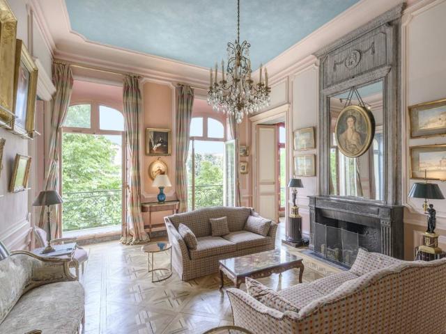 Tout savoir sur cet appartement dans le quartier Saint Philippe du Roule, à Paris 8ème
