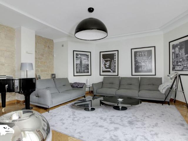 Tout savoir sur cet appartement dans le quartier Saint Philippe du Roule, à Paris 8ème