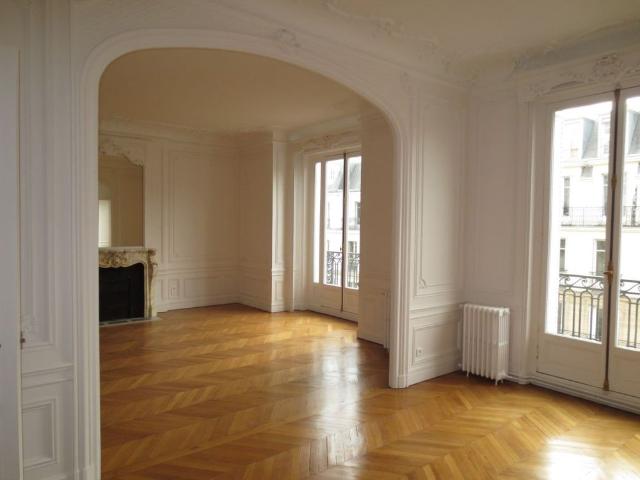 Tout savoir sur cet appartement dans le quartier Saint Philippe du Roule, à Paris 8ème