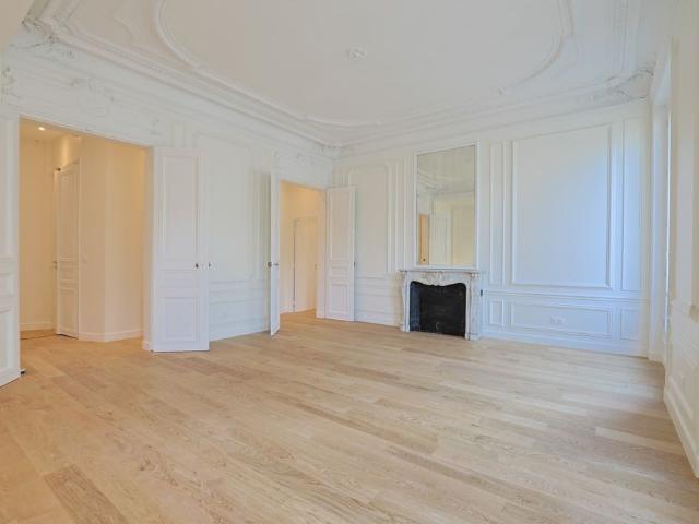 Tout savoir sur cet appartement dans le quartier Saint Philippe du Roule, à Paris 8ème