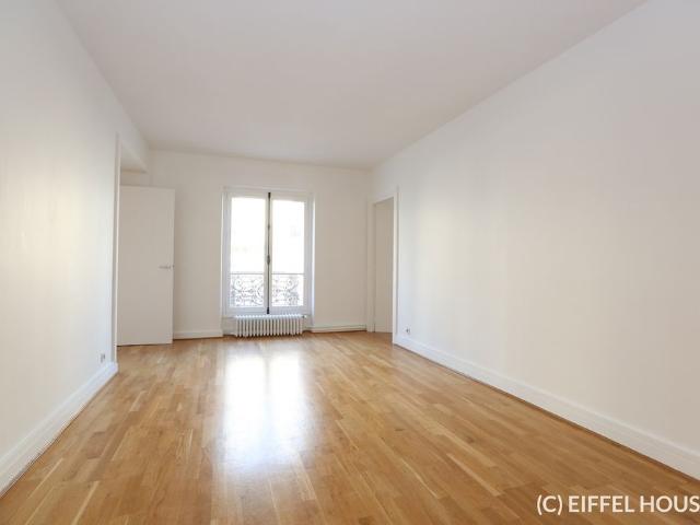 Tout savoir sur cet appartement dans le quartier Saint Philippe du Roule, à Paris 8ème