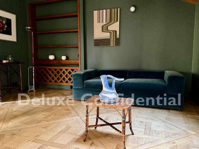 Tout savoir sur cet appartement dans le quartier Saint Philippe du Roule, à Paris 8ème