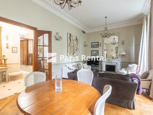 Tout savoir sur cet appartement dans le quartier Saint Placide, à Paris 6ème