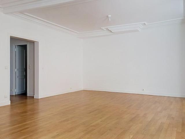 Tout savoir sur cet appartement dans le quartier Saint Placide, à Paris 6ème