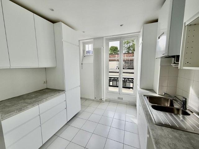 Tout savoir sur cet appartement dans le quartier Saint Placide, à Paris 6ème