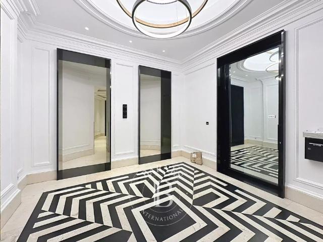Tout savoir sur cet appartement dans le quartier Saint Thomas d'Aquin, à Paris 7ème