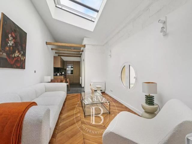 Tout savoir sur cet appartement dans le quartier Saint Thomas d'Aquin, à Paris 7ème