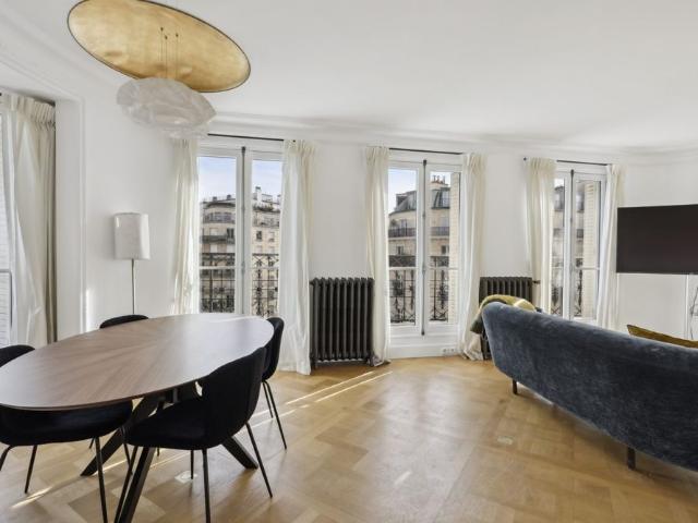 Tout savoir sur cet appartement dans le quartier Saint Thomas d'Aquin, à Paris 7ème