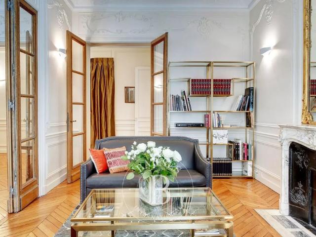 Tout savoir sur cet appartement dans le quartier Saint Thomas d'Aquin, à Paris 7ème