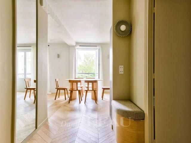 Tout savoir sur cet appartement dans le quartier Saint Thomas d'Aquin, à Paris 7ème