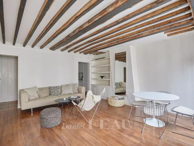 Tout savoir sur cet appartement dans le quartier Saint Thomas d'Aquin, à Paris 7ème