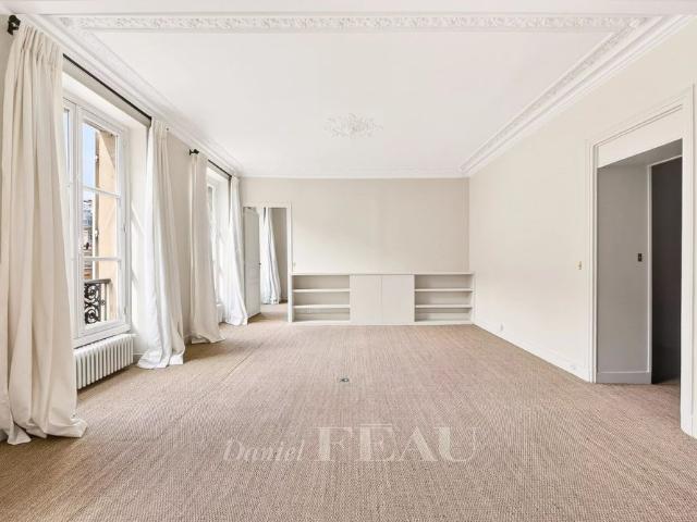 Tout savoir sur cet appartement dans le quartier Saint Thomas d'Aquin, à Paris 7ème