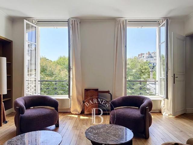 Tout savoir sur cet appartement dans le quartier Saint Thomas d'Aquin, à Paris 7ème