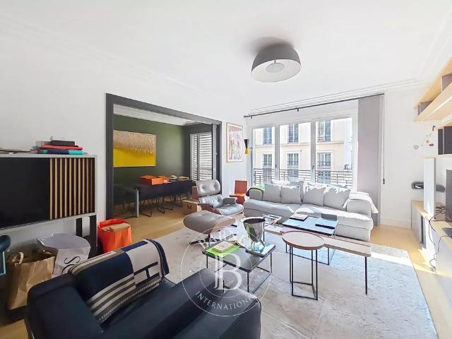 Tout savoir sur cet appartement dans le quartier Saint Thomas d'Aquin, à Paris 7ème