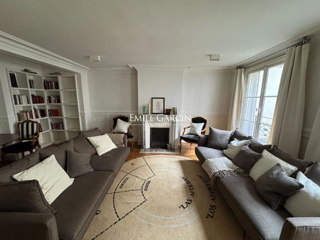 Tout savoir sur cet appartement dans le quartier Saint Thomas d'Aquin, à Paris 7ème